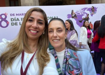 Conmemora Marybel Villegas con AMLO en Palacio Nacional el Día Internacional de la Mujer