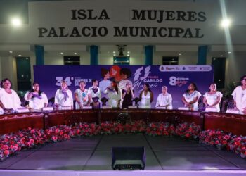 Se lleva a cabo Primer Cabildo de Mujeres en el estado en Isla Mujeres