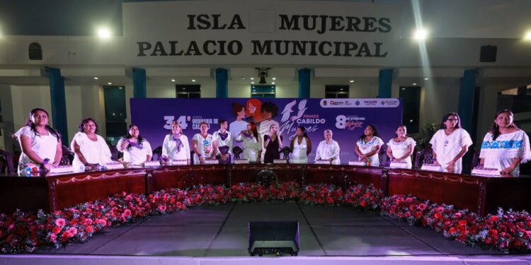 Se lleva a cabo Primer Cabildo de Mujeres en el estado en Isla Mujeres