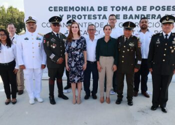 Atenea Gómez, presente en toma de posesión de bandera del comandante de la guarnición militar de Cancún