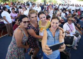 Ana Patricia Peralta pondera a mujeres en tercera Jornada de Atención Ciudadana en Cancún
