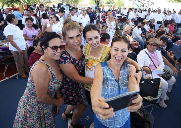 Ana Patricia Peralta pondera a mujeres en tercera Jornada de Atención Ciudadana en Cancún