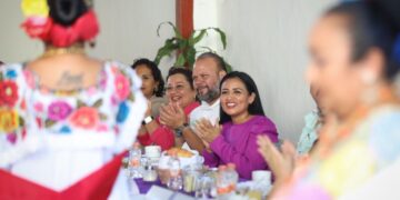 Blanca Merari convive con mujeres croquistas de Puerto Morelos