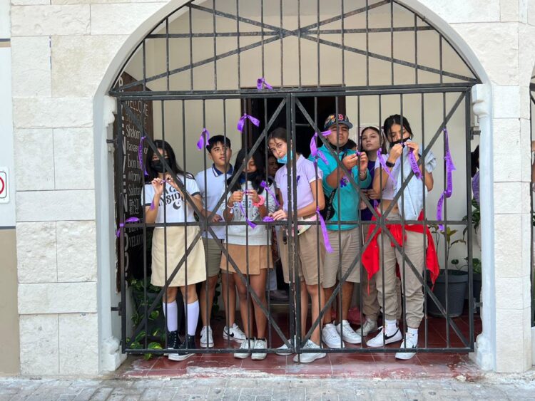Alumnas de Isla Mujeres participan en debate en conmemoración del Día Internacional de la Mujer