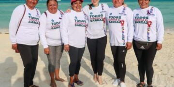 Atenea Gómez, firme en la lucha contra el sargazo en Isla Mujeres