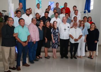 Atenea Gómez sostiene desayuno con diferentes asociaciones religiosas en Isla Mujeres