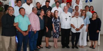 Atenea Gómez sostiene desayuno con diferentes asociaciones religiosas en Isla Mujeres