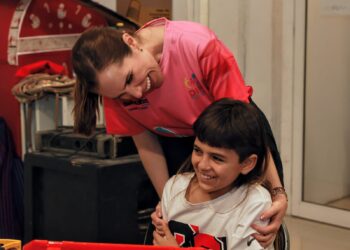 Atenea Gómez promueve el arte y la cultura en Isla Mujeres