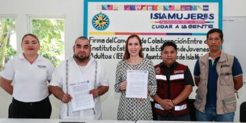 Firma Atenea Gómez convenio para impulsar educación entre jóvenes y adultos en Isla Mujeres