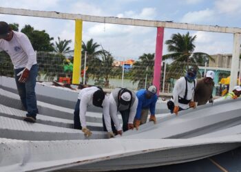 Retiran techo del domo deportivo en parque "Las Hormigas Obreras" en Isla Mujeres