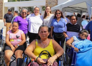 Suma Atenea Gómez voluntades en beneficio de las familias de Isla Mujeres