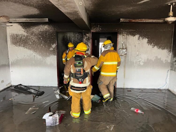 Pronta reacción de Protección Civil en conato de incendio en Centro de Salud de Isla Mujeres