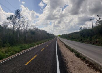 Entrega Mara Lezama construcción de la ciclovía en la localidad de Chunhuhub