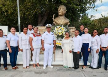 Conmemora el Ayuntamiento de Isla Mujeres el natalicio de Benito Juárez