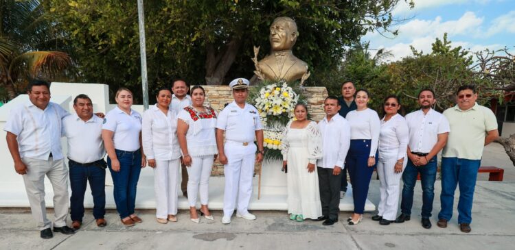 Conmemora el Ayuntamiento de Isla Mujeres el natalicio de Benito Juárez