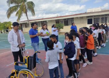 Sensibiliza Atenea Gómez a familias de Isla Mujeres sobre importancia de inclusión de personas con discapacidad