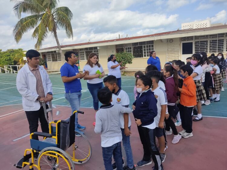 Sensibiliza Atenea Gómez a familias de Isla Mujeres sobre importancia de inclusión de personas con discapacidad