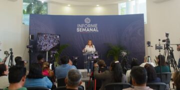 Lili Campos hace cumplir a Aguakan en Playa del Carmen