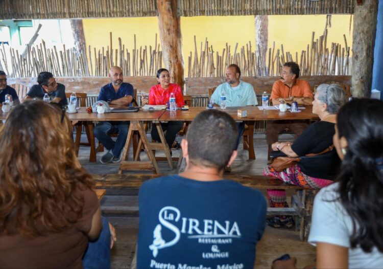 Blanca Merari abre canales de comunicación directa con restauranteros de Puerto Morelos