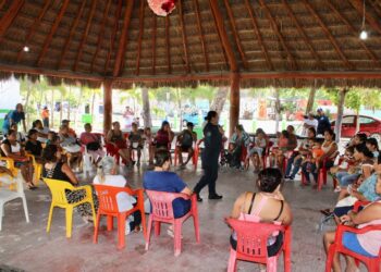 Seguridad Pública de Puerto Morelos imparte pláticas a mujeres a través del grupo Geavig