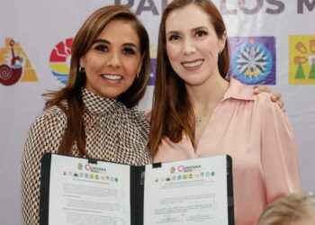 Atenea Gómez firma con Mara Lezama el Acuerdo del Programa Municipal Anticorrupción