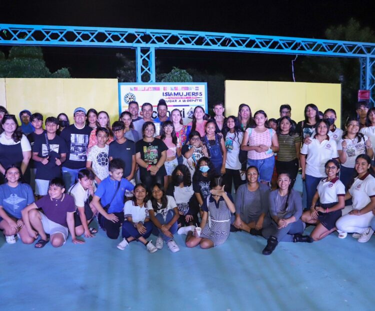 Impulsa Atenea Gómez un sano desarrollo y convivencia entre la juventud de Isla Mujeres