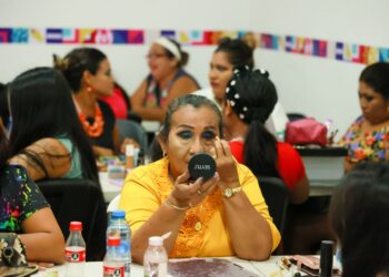 Impulsa Atenea Gómez empoderamiento de las mujeres isleñas con capacitaciones