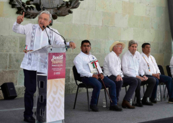 Destaca AMLO ante John Kerry trato respetuoso con su homólogo Joe Biden