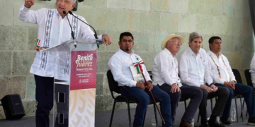 Destaca AMLO ante John Kerry trato respetuoso con su homólogo Joe Biden