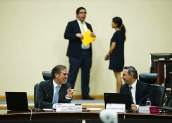 Informan sobre renuncia masiva de principales funcionarios del INE