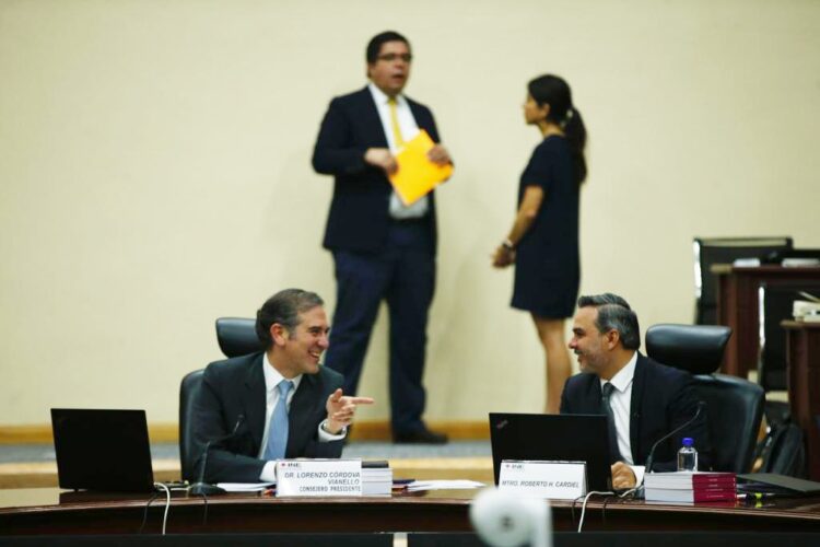 Informan sobre renuncia masiva de principales funcionarios del INE