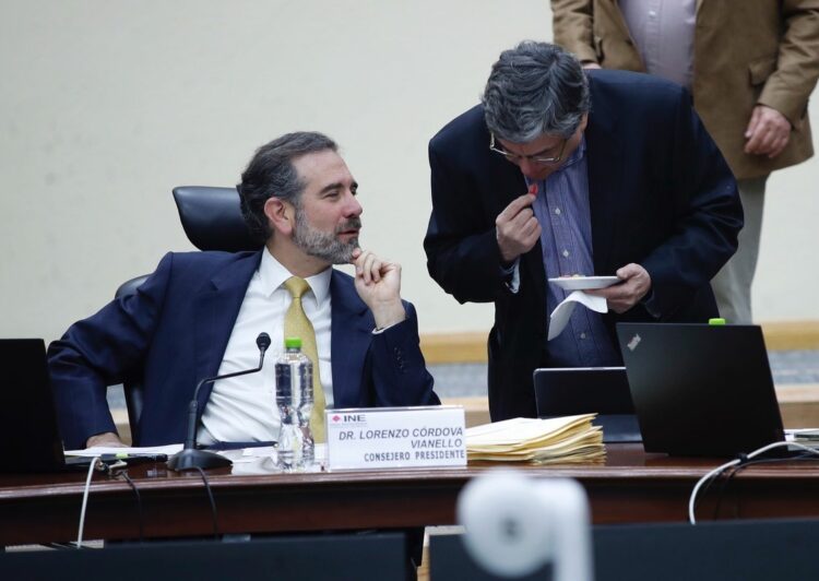 Cruzan Lorenzo Córdova y morenistas acusaciones durante sesión del INE