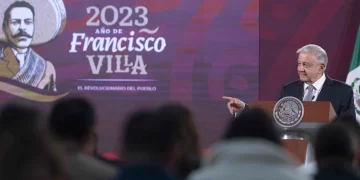 AMLO pide acabar con concentración de riqueza en Cumbre por Democracia