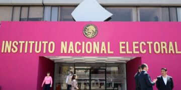 Grupo de 147 empleados del INE presentan demanda contra el "Plan B"