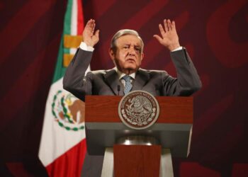 No sería de extrañar si restituyen a Jacobo Molina como secretario Ejecutivo del INE: AMLO