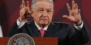 Se cuenta con una estrategia específica para enfrentar delitos contra las mujeres: AMLO