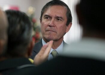 Regresará Jacobo Molina al INE; asesta el primer golpe al "plan B"