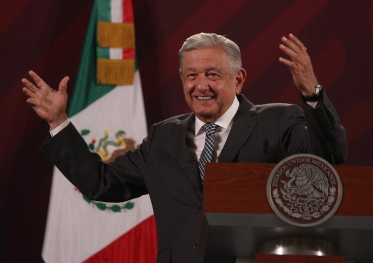 "Fiesta en el INE", ironiza AMLO sobre regreso de Jacobo Molina al organismo