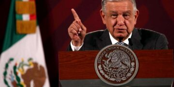 AMLO convoca a participar en mitin del 18 de marzo en el Zócalo de la CDMX