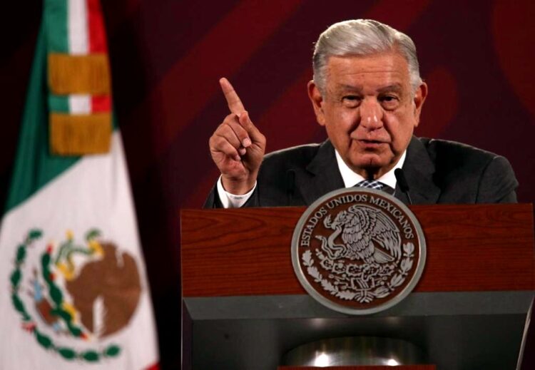 AMLO convoca a participar en mitin del 18 de marzo en el Zócalo de la CDMX