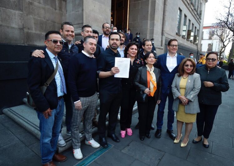 Movimiento Ciudadano entrega en la SCJN un "amicus curiae" para impugnar Plan B