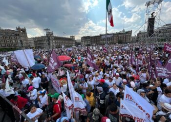 Inundan miles de personas el Zócalo de la CDMX para conmemorar aniversario de la expropiación petrolera