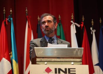 Previo a salir del INE, Lorenzo Córdova lleva a cabo una gira en EE.UU.