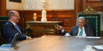 AMLO se reúne con empresarios mexicanos; hay “inmejorables oportunidades”, asegura