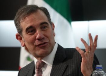 El pueblo paga gira de Lorenzo Córdova para “conspirar” contra México: AMLO