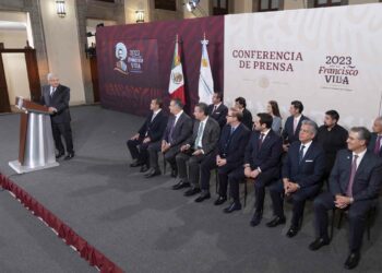 Propone AMLO a empresarios crear campaña contra consumo de drogas