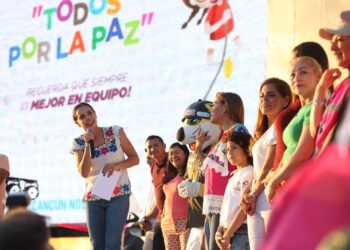 Ana Paty Peralta festeja a la niñez de Cancún