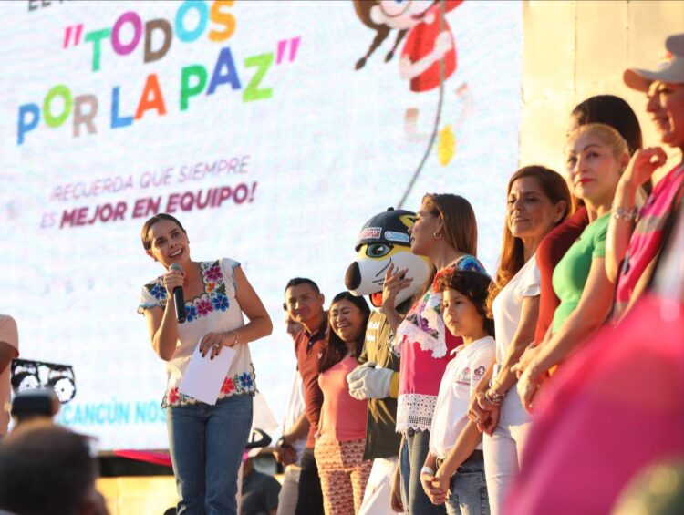 Ana Paty Peralta festeja a la niñez de Cancún