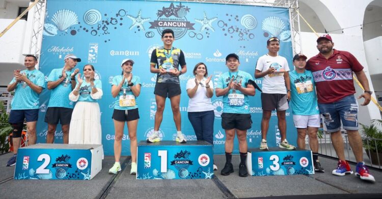 Cancunenses y visitantes festejan fundación de Cancún con Medio Maratón