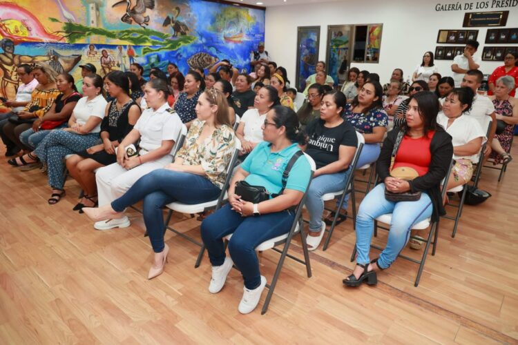 Promueve Atenea Gómez integración familiar a través de talleres dirigidos a mujeres